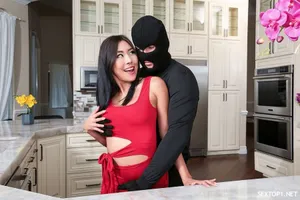 Đối thoại thực sự của một cô gái ngực to đi giày cao gót quan hệ trong khách sạn: Tôi sắp bị anh địt chết