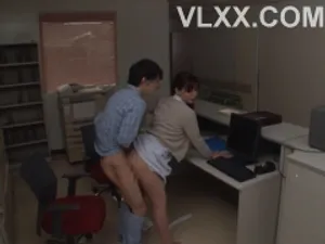 Một cô bé loli với hai bím tóc đuôi ngựa mới bước vào ngành công nghiệp phim người lớn! Đồ hầu gái trong khách sạn chết tiệt! Cưỡi và cọ xát mèo có lông
