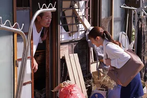 Nghỉ hè cháu gái về quê mà cứ thế này thì chú nào chịu cho nổi