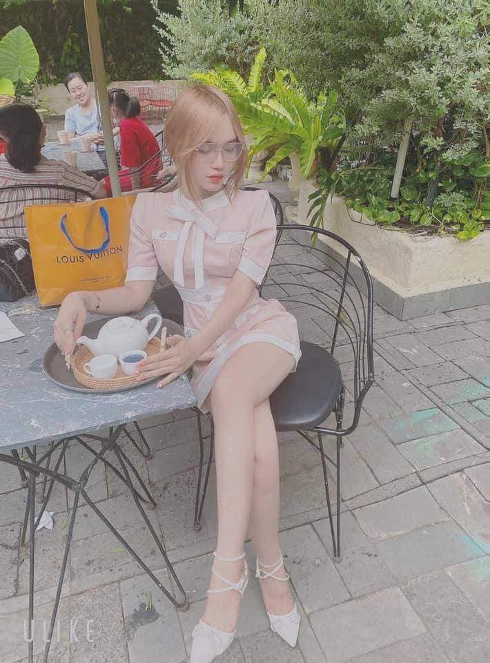 Cô gái dễ thương và mũm mĩm nói nhiều, vừa tán tỉnh vừa quan hệ tình dục, cảm giác thật khác biệt