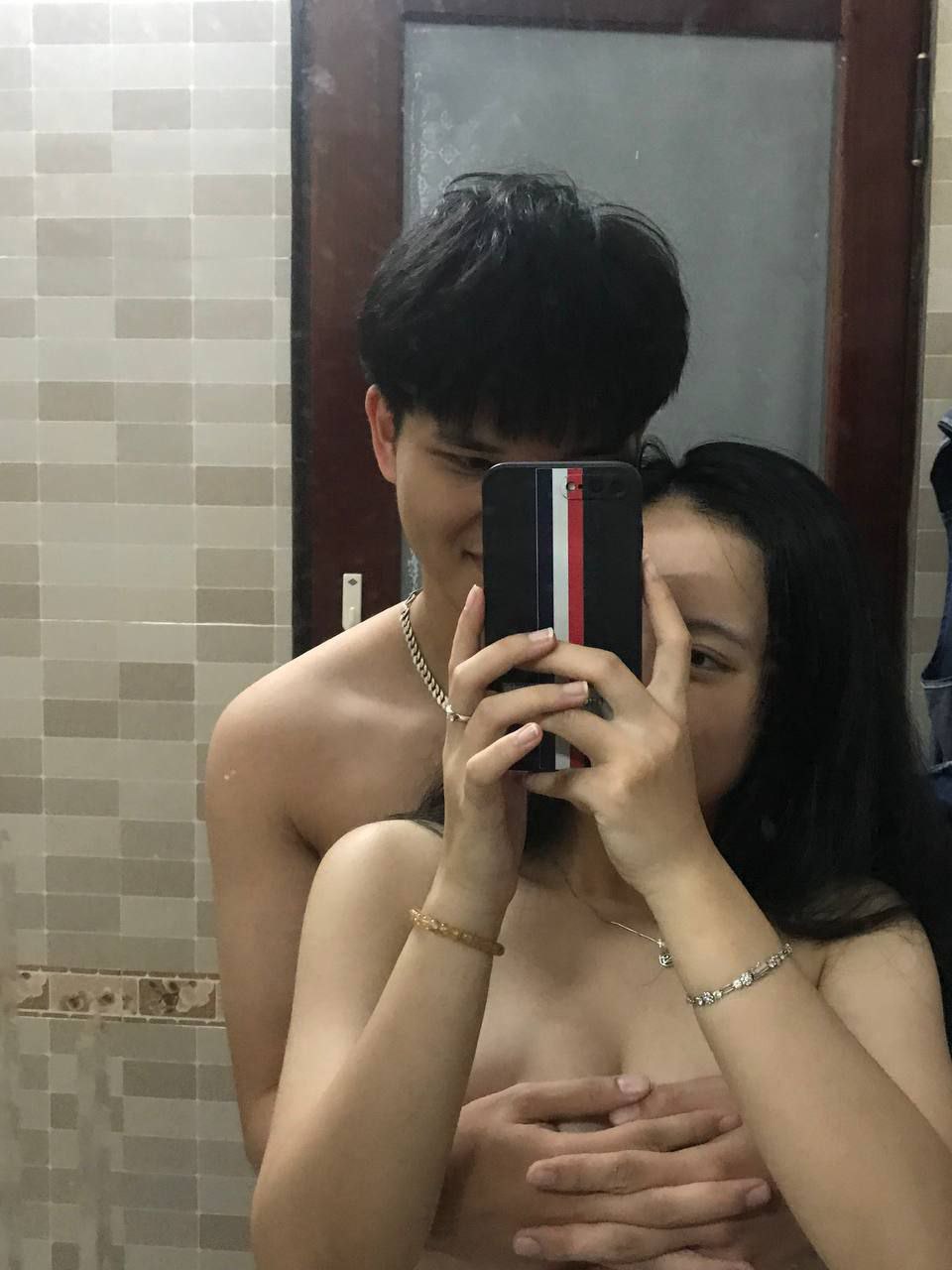 Loạt phim thám hiểm - Đồng phục cảm xúc, màu đen quyến rũ và đam mê bay đôi, nhiều loại cỏ nổ